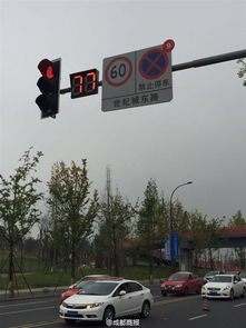 成都路牌現“未讀消息小紅點”創意設計，網友點贊卻面臨整改