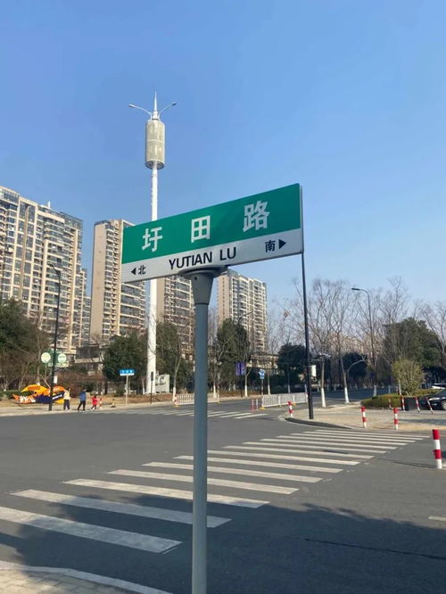 湖州一路牌標注錯誤引關注，官方及時回應并修復燈箱問題